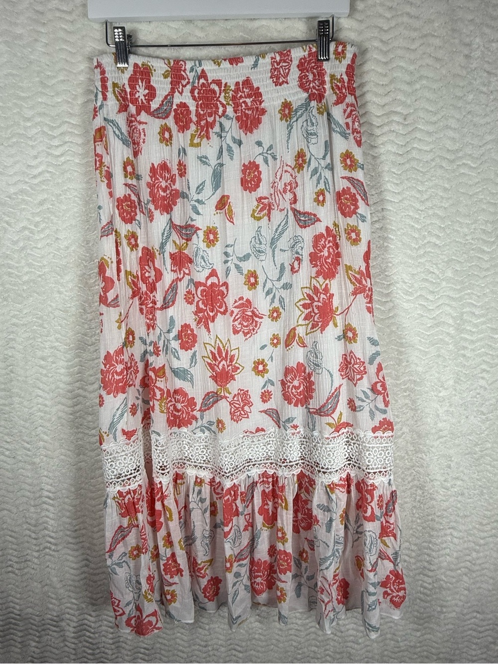 Kings Road beautiful White Maxi Skirt with Coral Floral Print and Lace Trim